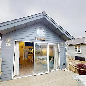 The Blue Anchor At The Bay Filey, Sleeps 4, 2 Dogs Welcome For Free Too Holiday home