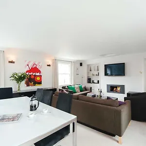 Stylish Three Bedroom In Heart Of , Bath United Kingdom